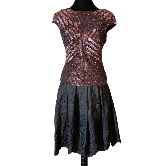 Renfrew Black Embroidery Full Skirt - Picture 2 of 11